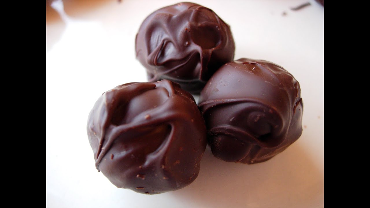 Chocolate Christmas Balls (Cookies and Cream!) | One Pot Chef
