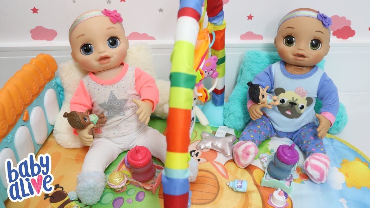 GÊMEAS NINA E HANNA TOMANDO MAMADEIRA E BRINCANDO ANTES DE DORMIR