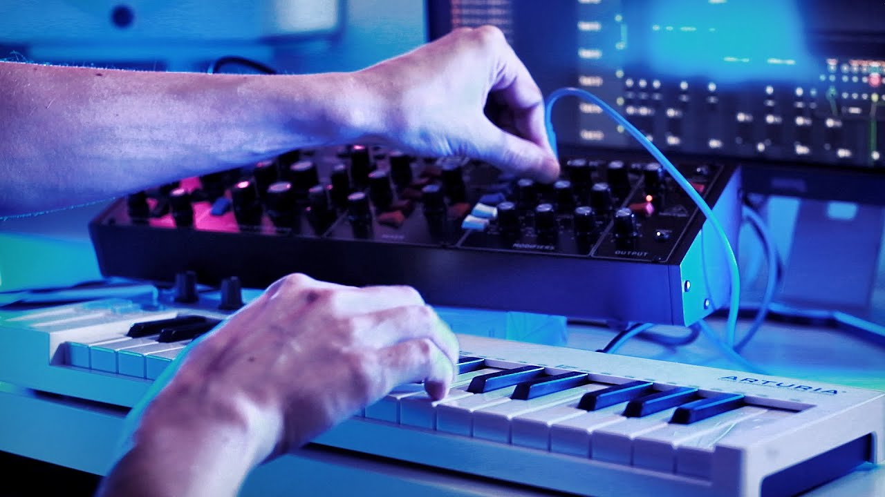 BLADE RUNNER 2023 - Vangelis Synth Lead on Behringer Model D