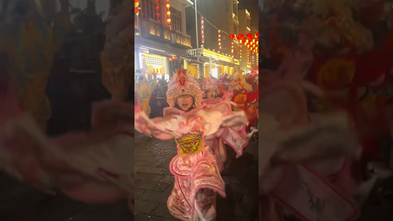 锣鼓震天！潮州牌坊街英歌舞气势十足｜Powerful Yingge Show at Paifang Street #trendingvideo #非物质文化遗产 #非遗文化传承 #民族風 #潮汕英歌舞