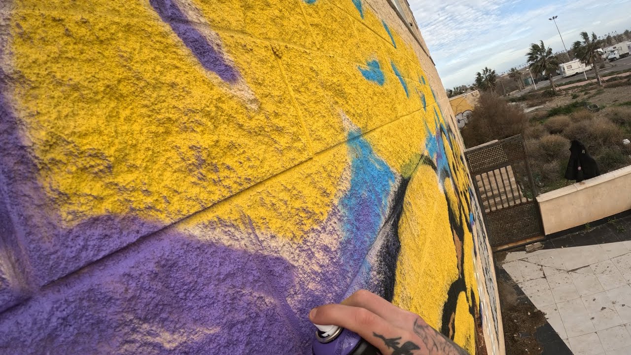 2 Throw-Up Graffiti from a Ladder | Quick Street Mission