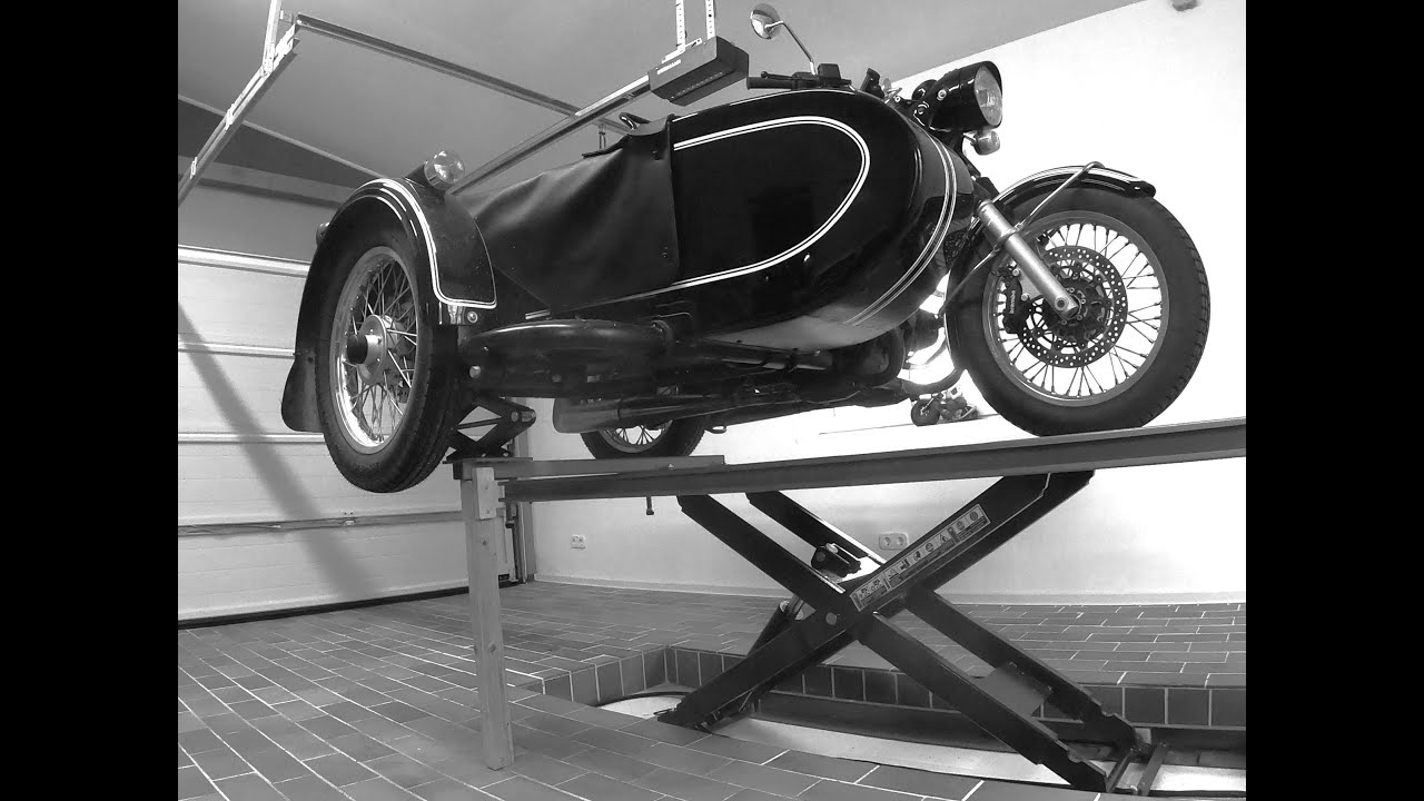 Motorrad Hebeb&uuml;hne mit Ausleger f&uuml;r Beiwagenmotorr&auml;der