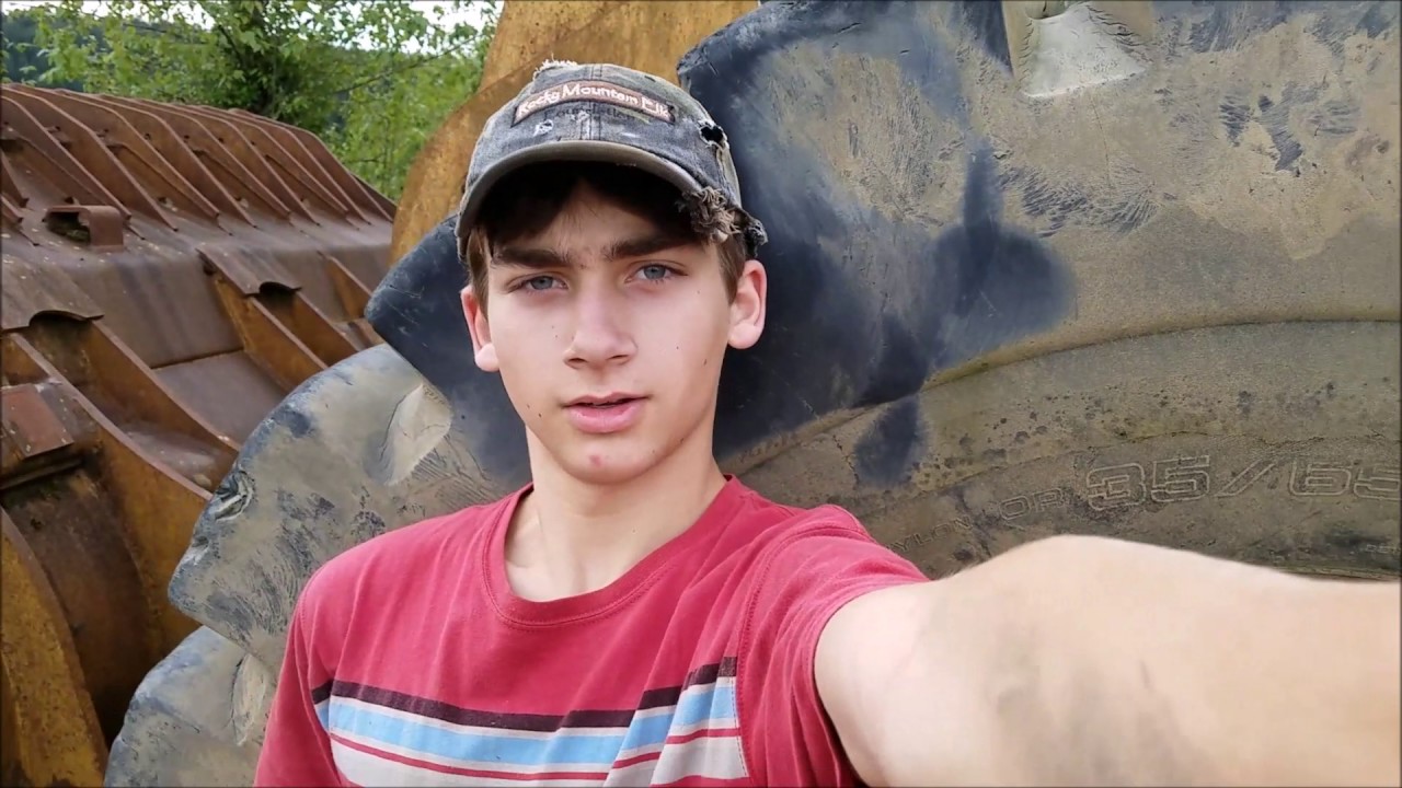 Exploring An Abandoned Gravel Pit!!!