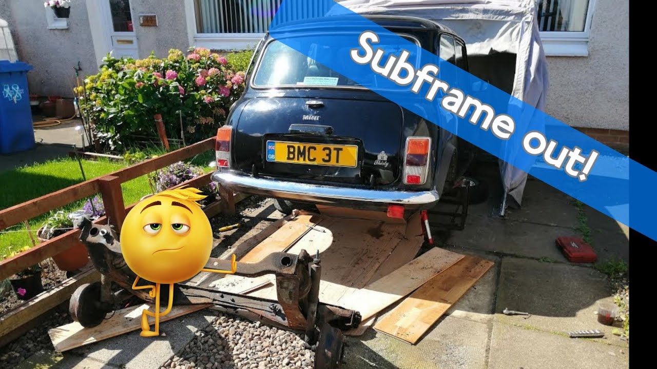 Демонтаж подрамника Austin Mini — обнаружено еще одно очаговое разрушение!