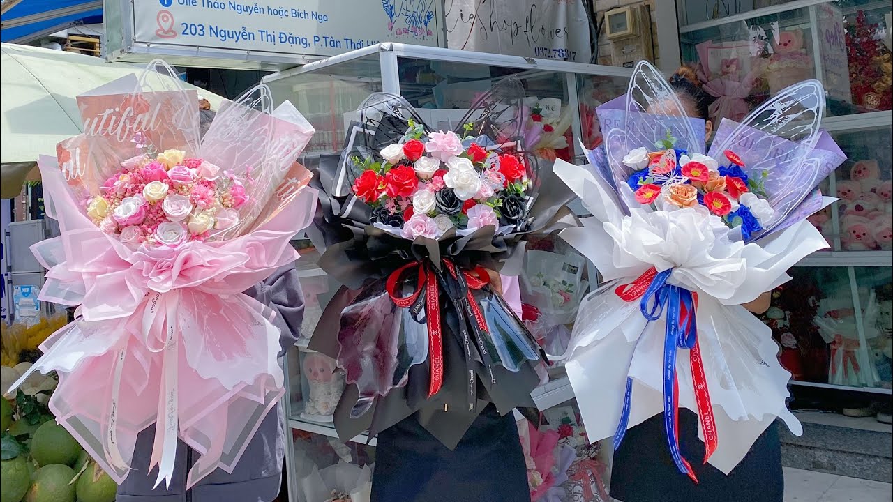 Cách bó hoa kèm cánh bướm đang trent cùng Ulie Flowers