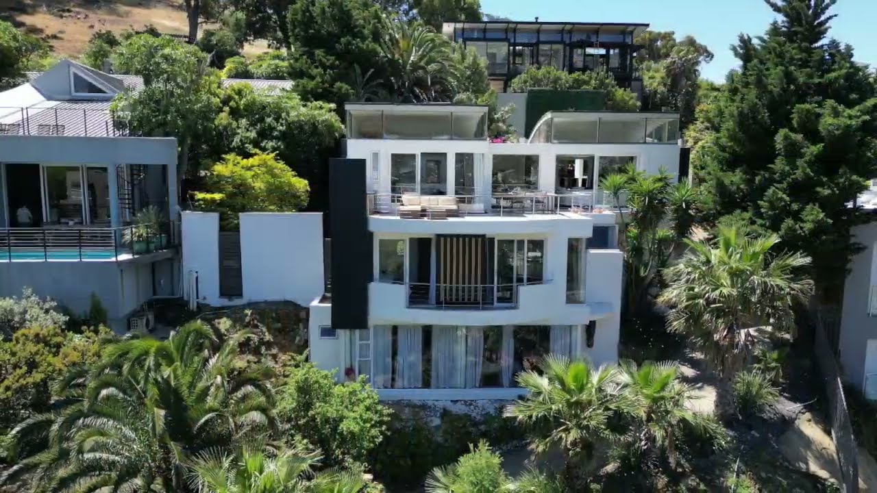 A family home that embodies light, views and lifestyle - Tamboerskloof, Cape Town, South Africa
