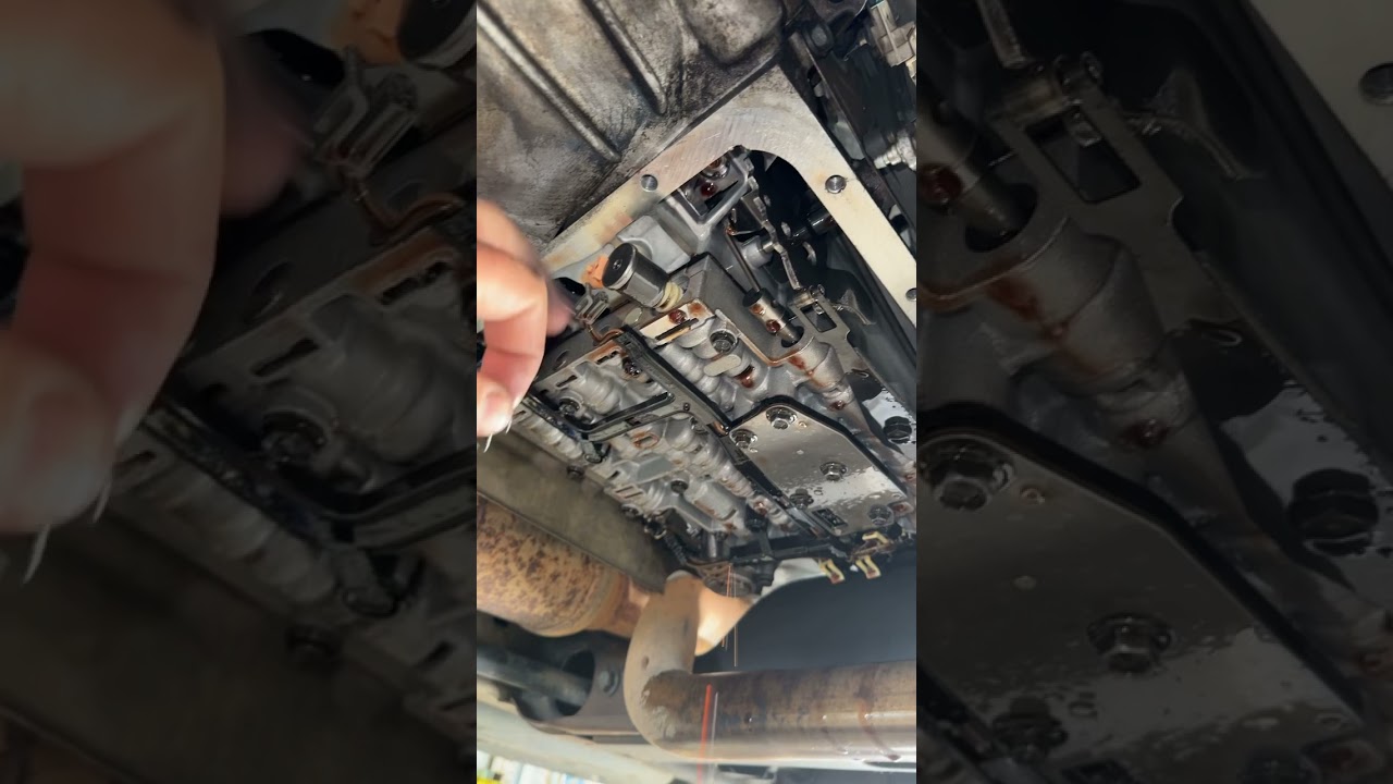 2005 4L60E соленоид переключения передач 3-2 P0785 #mechanicshop #automobile #mechanic #junk #tra...