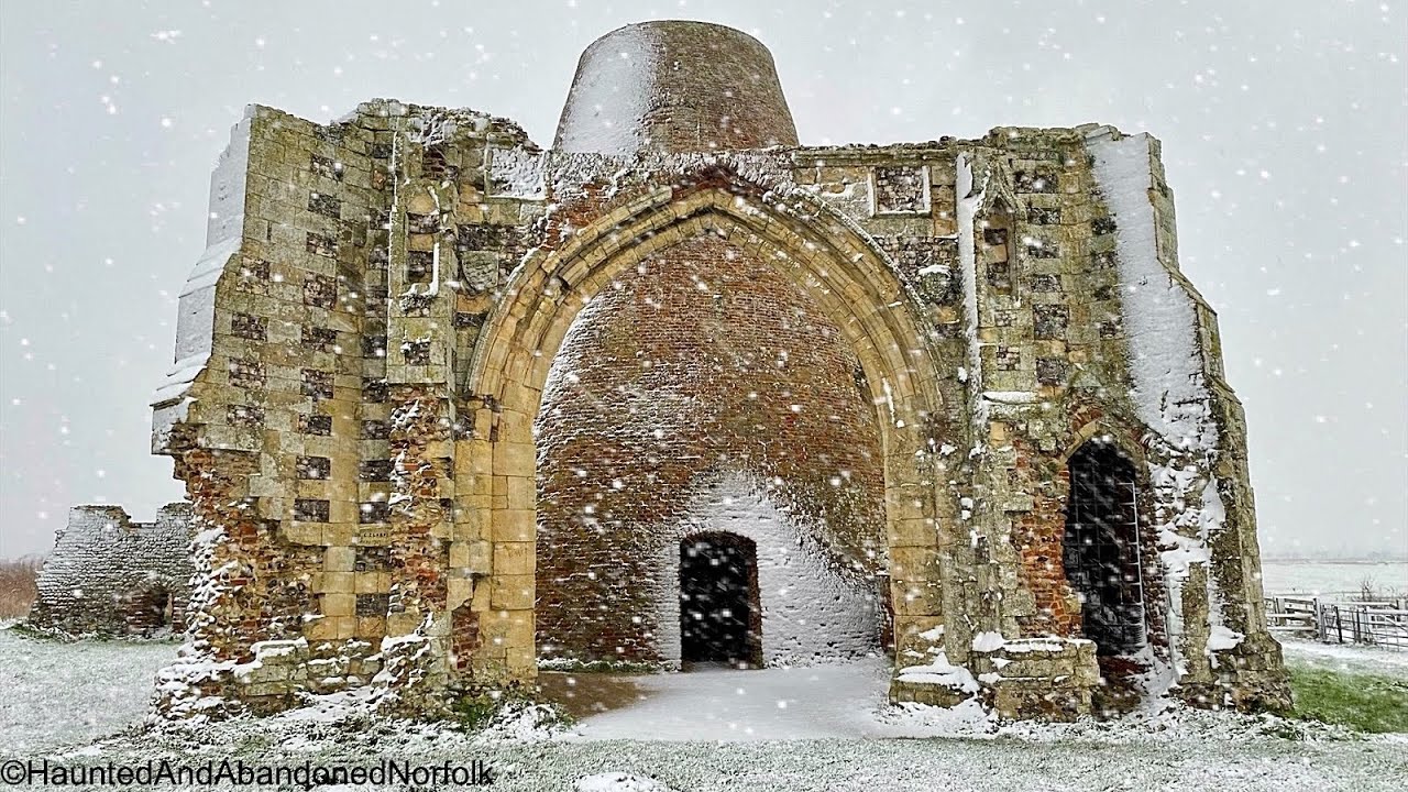 Medieval Norwich & Norfolk in Snow:City Walls, Tombland Alley, Elm Hill, a Lost Monastery, Ruins etc