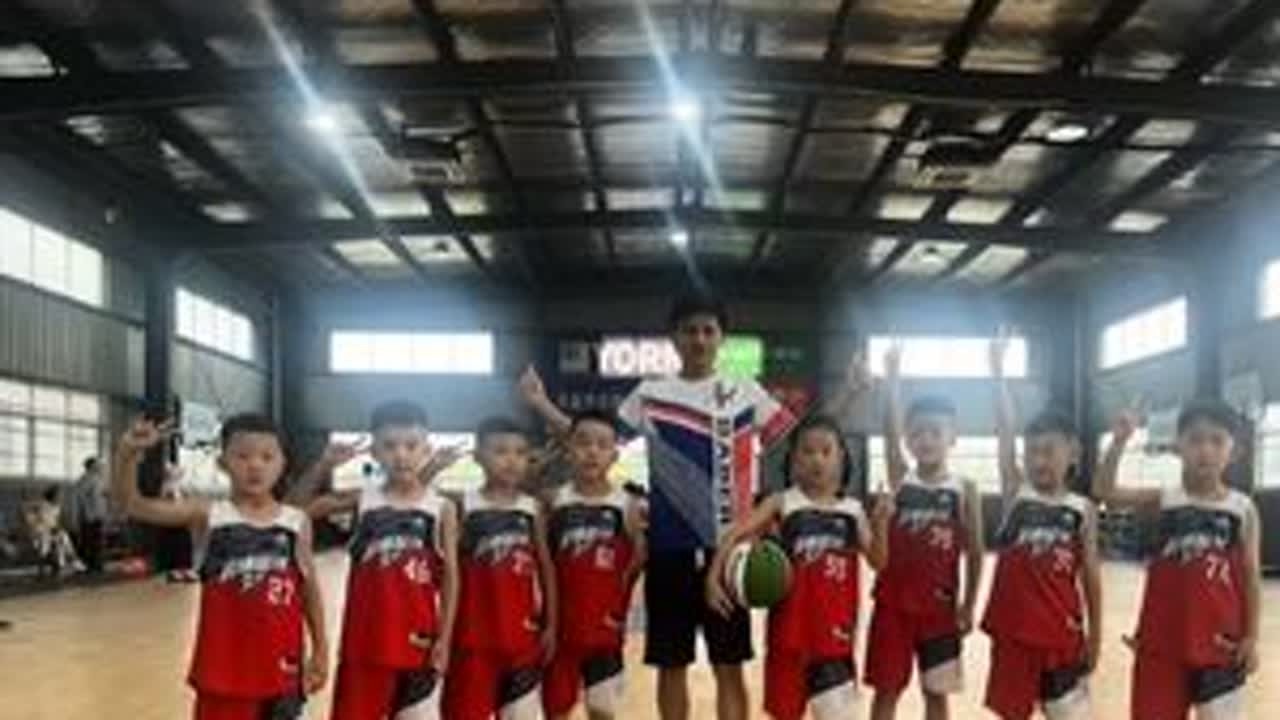 怀宁篮球界再一帮过十几年的未来之星✨加油吧少年们 @☄️🏀35# @怀智. @#怀宁篮球联赛 #篮球男孩的快乐  #爱篮球没理由 #篮球🏀小子