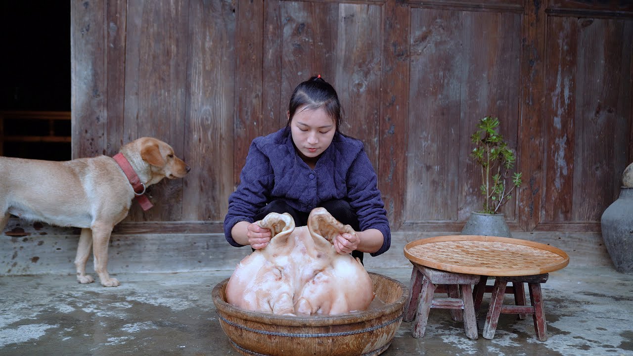 Cooking a Whole Pig's Head!