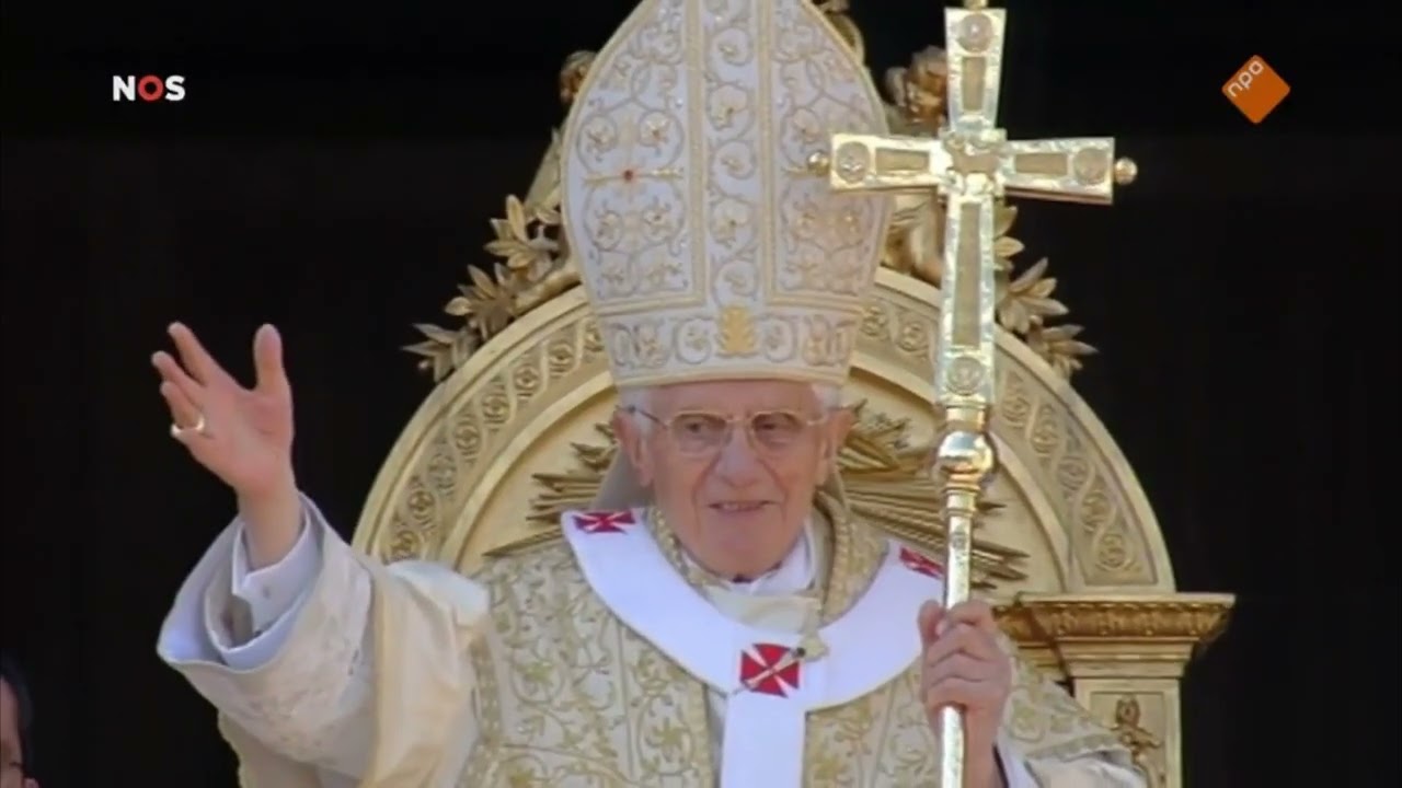 Einde Bloemversiering Sint Pietersplein #bedanktvoordebloemen #bloemenvoordepaus #flowersforthepope