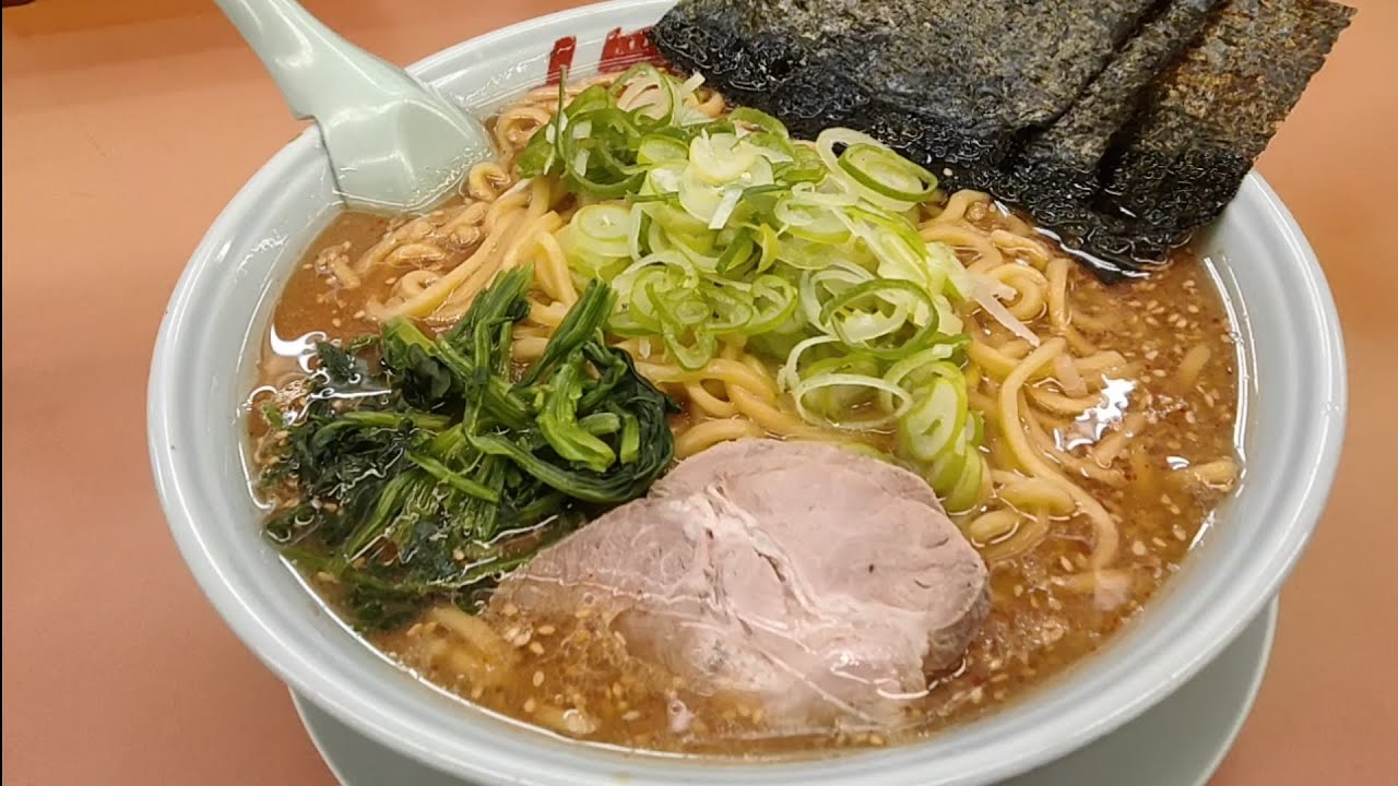 味噌ラーメン3玉特盛りに、豆板醤にんにくをくわえたら最高の美味さ