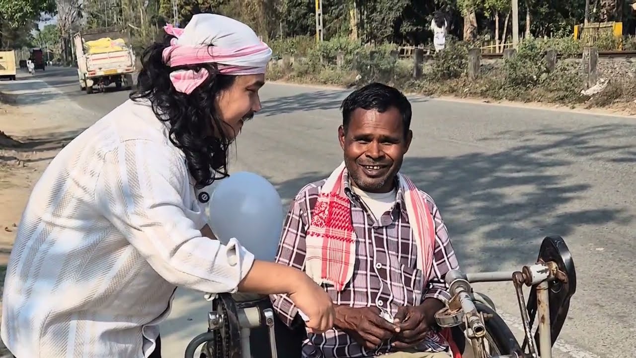 দাদাজনে ওলাই আহিছিল কাৰোবাৰ পৰা কিবা এটা পালে বজাৰ কৰিম বুলি কিন্ত বেলুন ফুটাই বস্তু পাব, ভবা নাছিল
