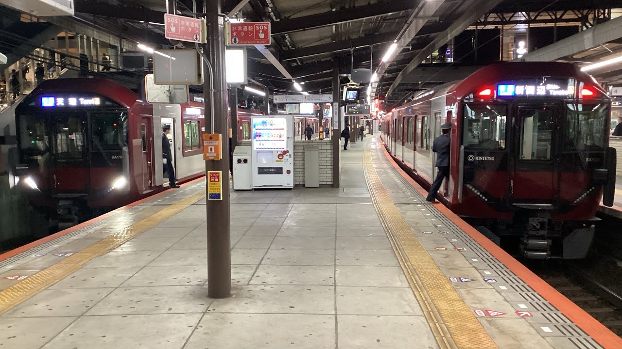 (8A系が並ぶ光景)8A系8A16大和西大寺行き各駅停車大和西大寺駅到着