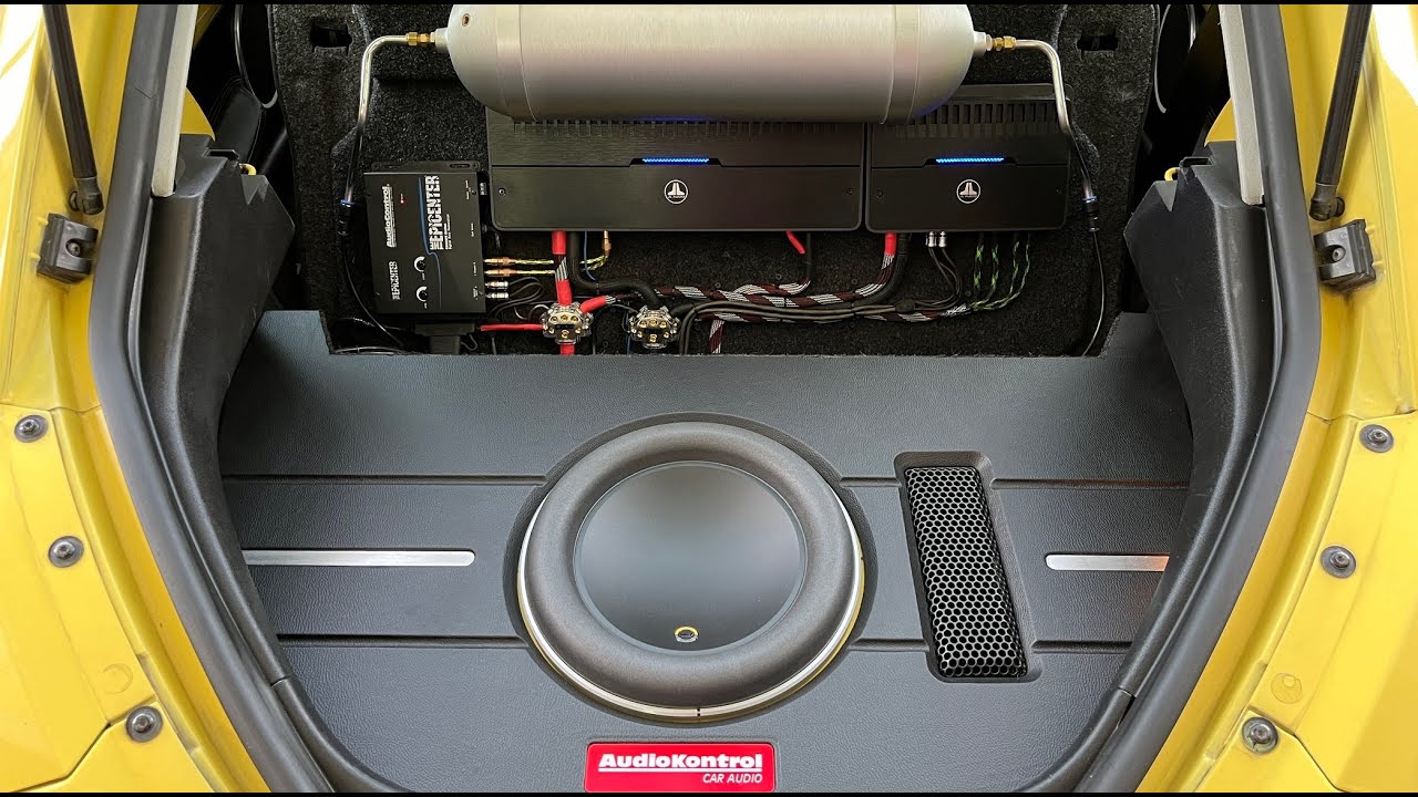 JL Audio en Beetle BAJOS DE CALIDAD; trabajo del Taller AudioKontrol de la CDMX