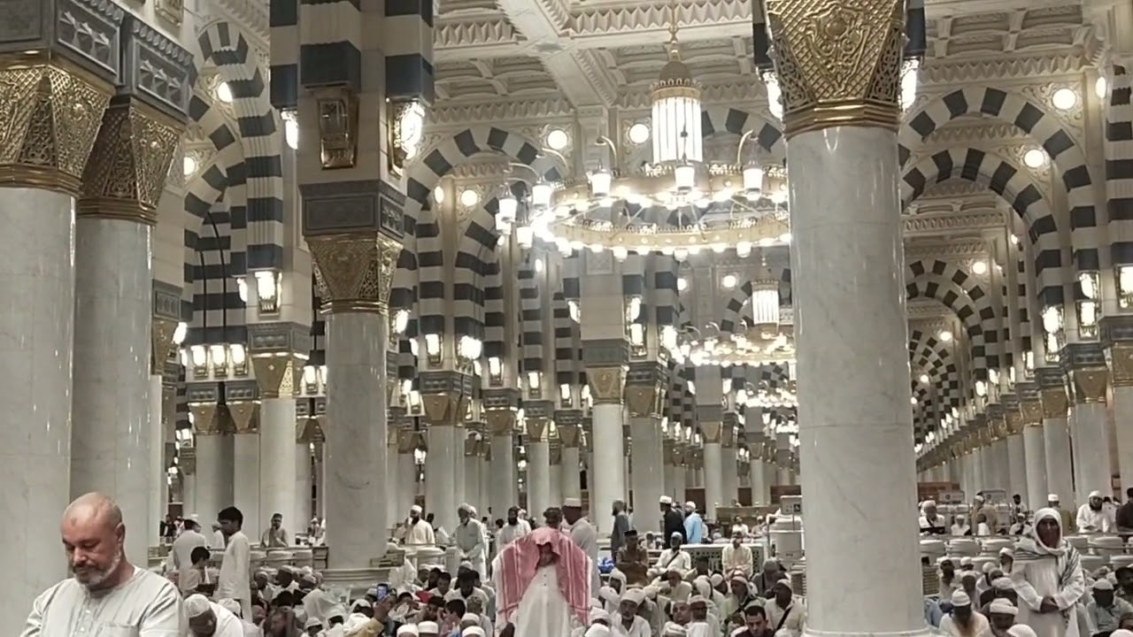 Masjid e Nabvi main Azan k Kuch kalmat