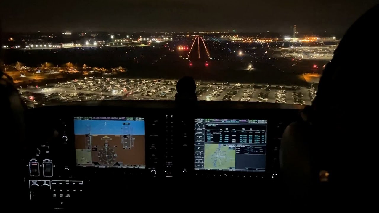 [Pilots view] Night landing Charlotte Douglas international Airport  ✈ Cessna 172
