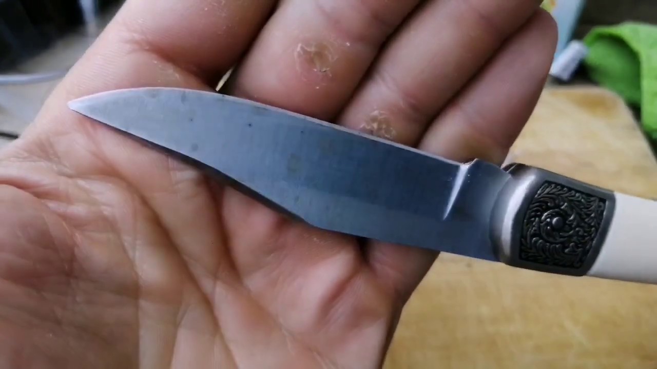 PULIRE UN COLTELLO DA OSSIDAZIONE E RUGGINE