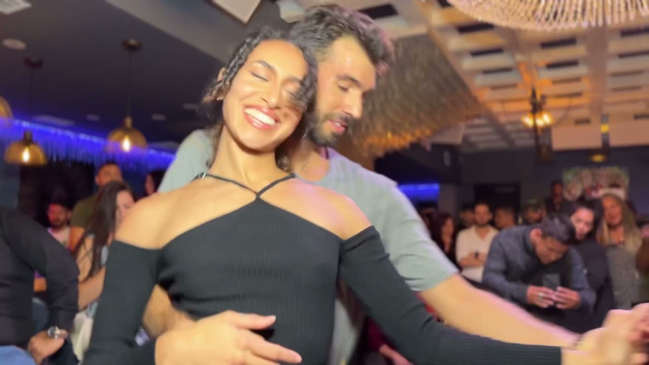 NOELIA & ALBERT BURJACHS 🇪🇸 Improv Bachata Demo at DINE + DANCE. Ultima Botella By Wilben Bello
