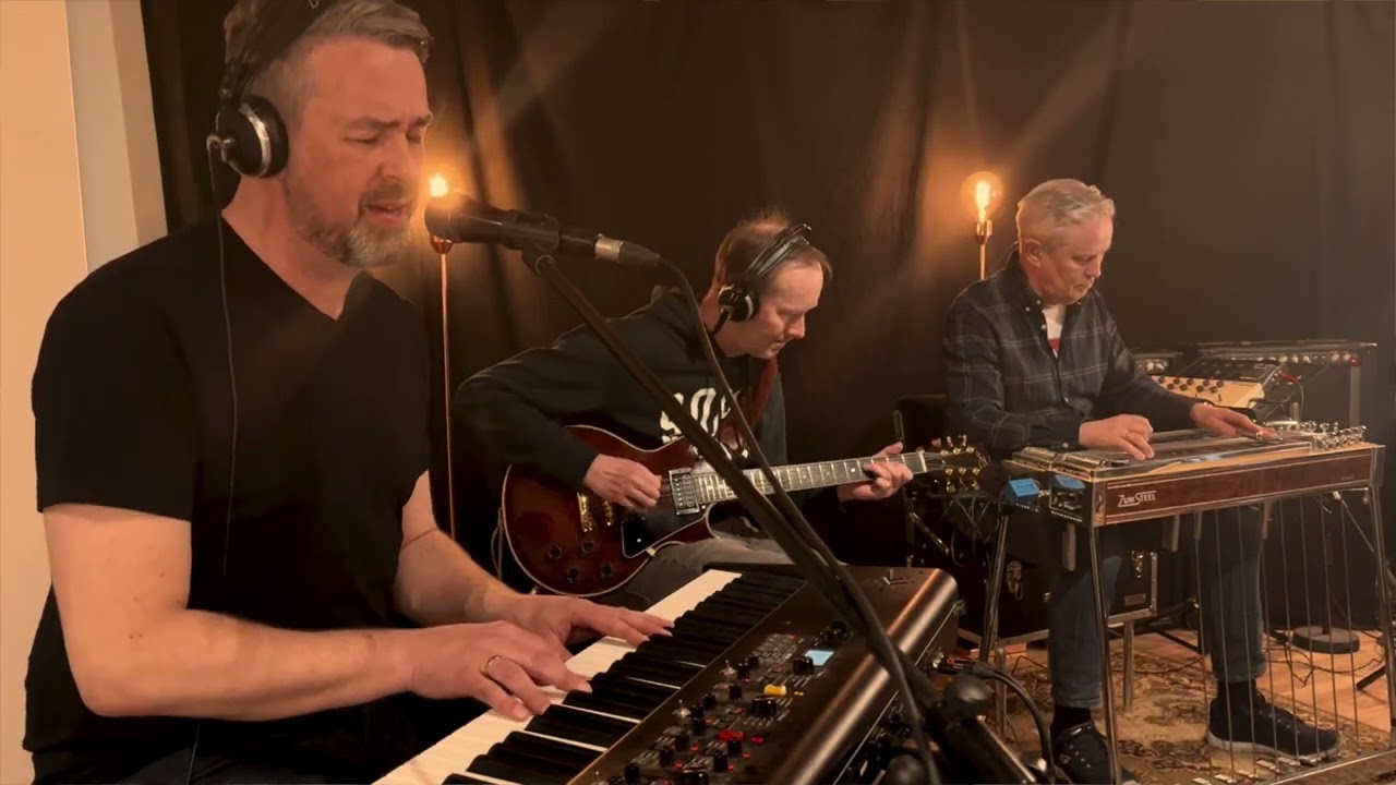 Big B & The Stage Men (She Ain&acute;t Got Nobody) by Billy Yates (USA)