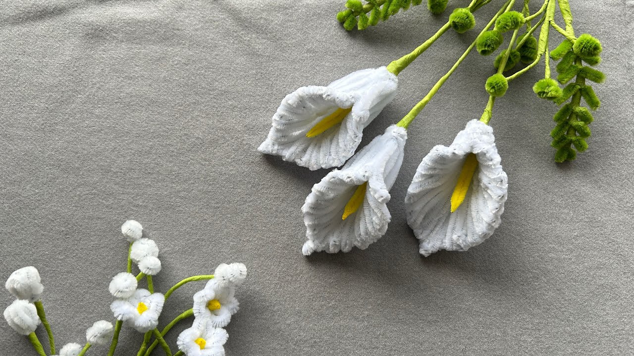 DIY Calla lily made of pipe cleaner 
