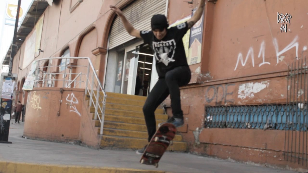 HECTOR ROJAS en el retrete