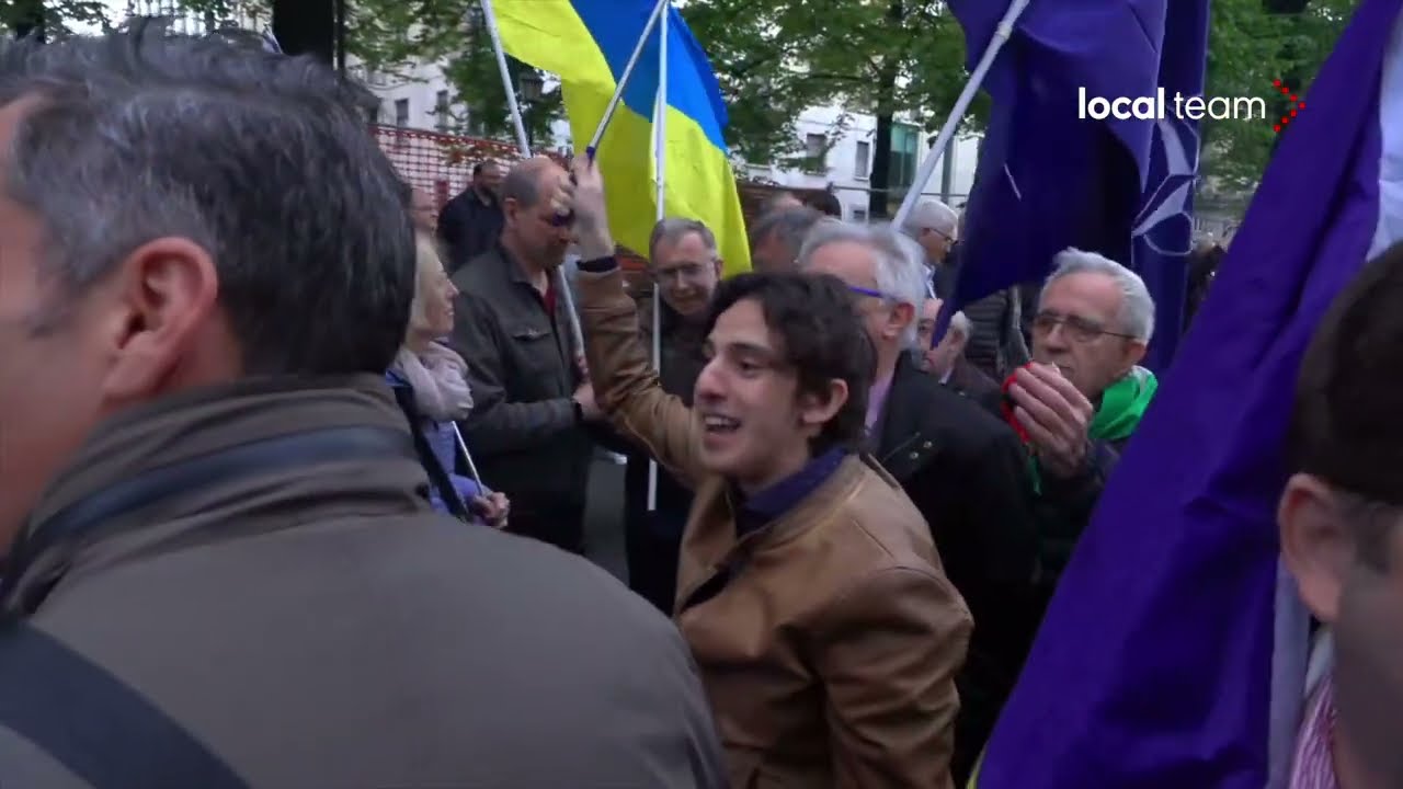 25 Aprile Torino, bandiere NATO in corteo: attimi di tensione