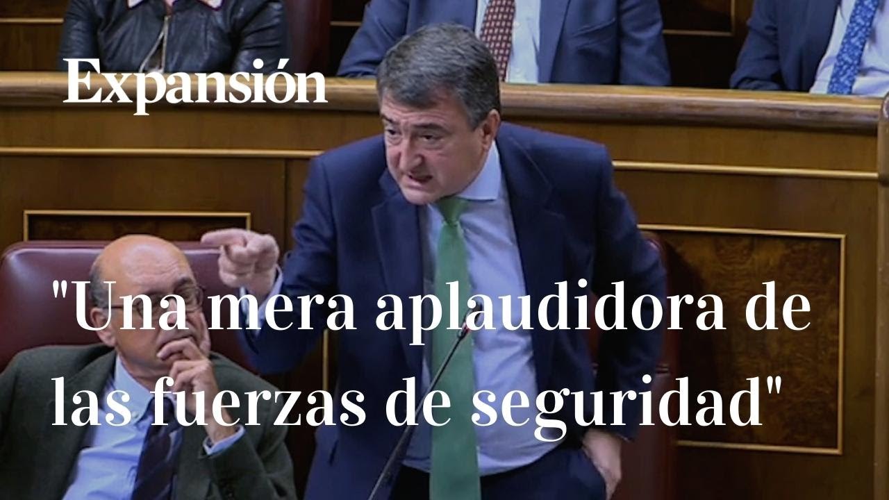 Esteban acusa a Robles de haberse convertido en "una mera aplaudidora de las fuerzas de seguridad"