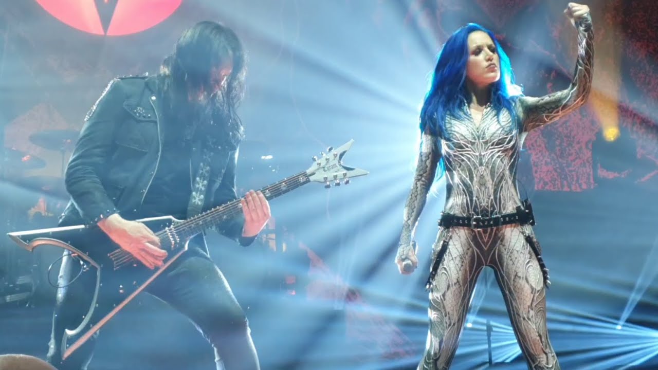 Arch Enemy - As the Pages Burn, live in Hamburg, 11 October 2024, Sporthalle