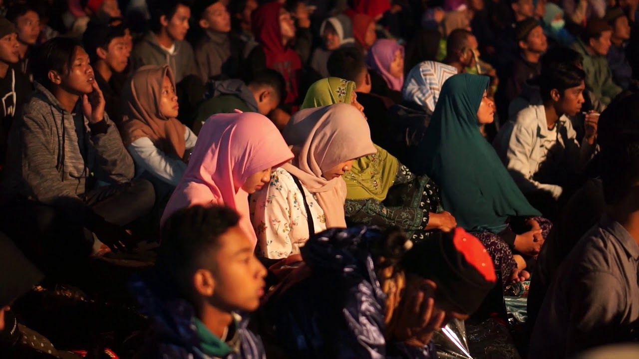 RESPON TANTO MENDUT Sinau Bareng Cak Nun & Kyai Kanjeng Danurojo Ngluwar
