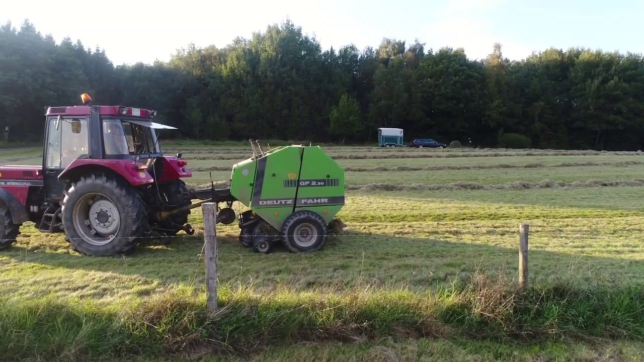 Zweiter Schnitt Pressen mit Case 844 und Deutz fahr GP 2.30
