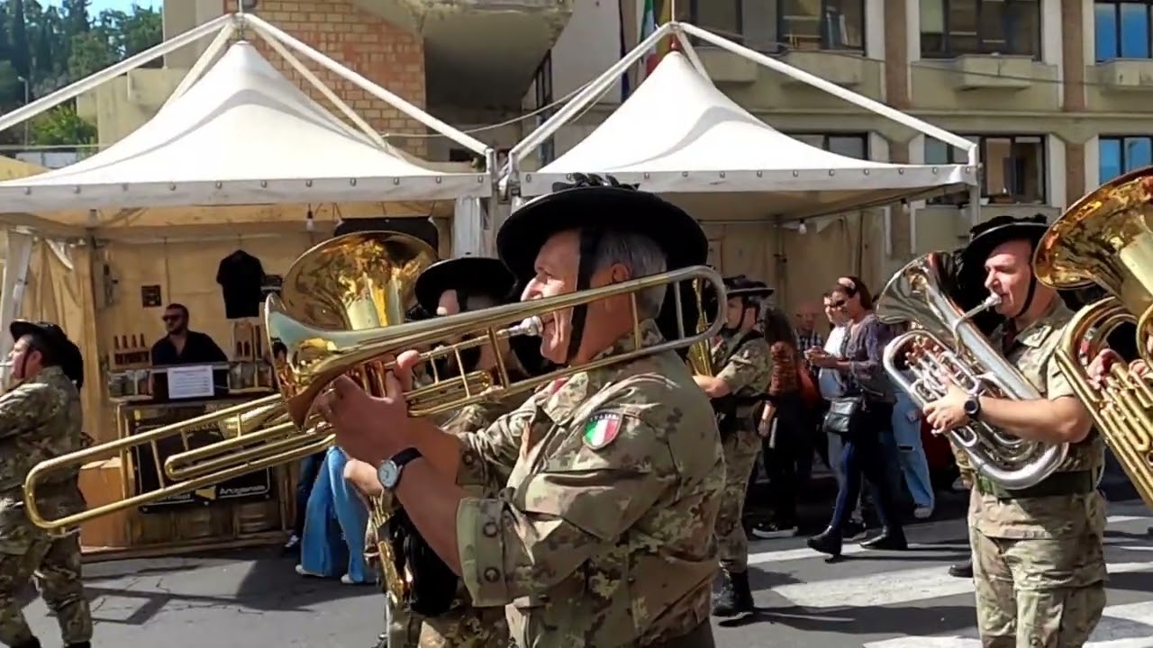 Sagra del pistacchio di Bronte 2022 ,la banda dei Bersaglieri di Belpasso