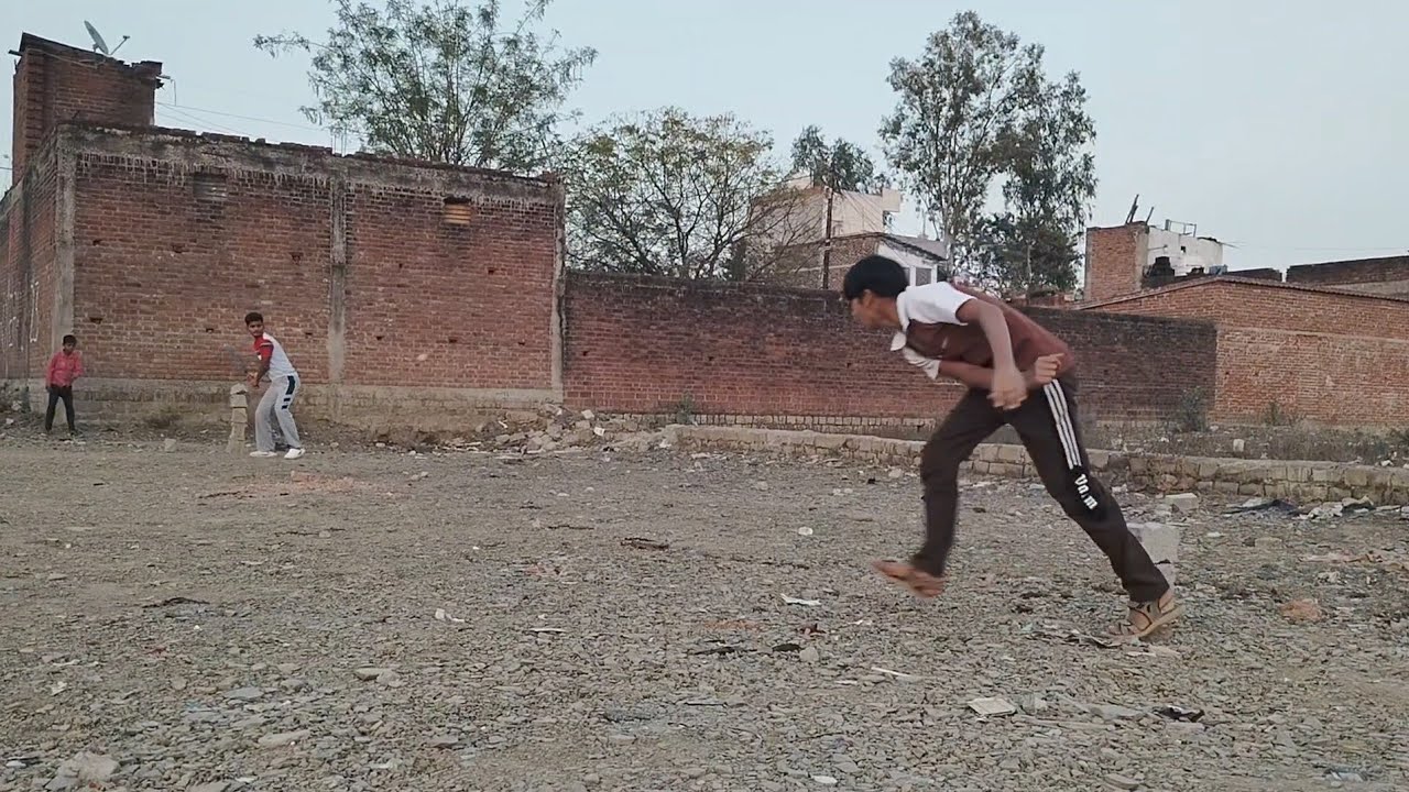 Cricket + New Laptop dekhen gaye 😳