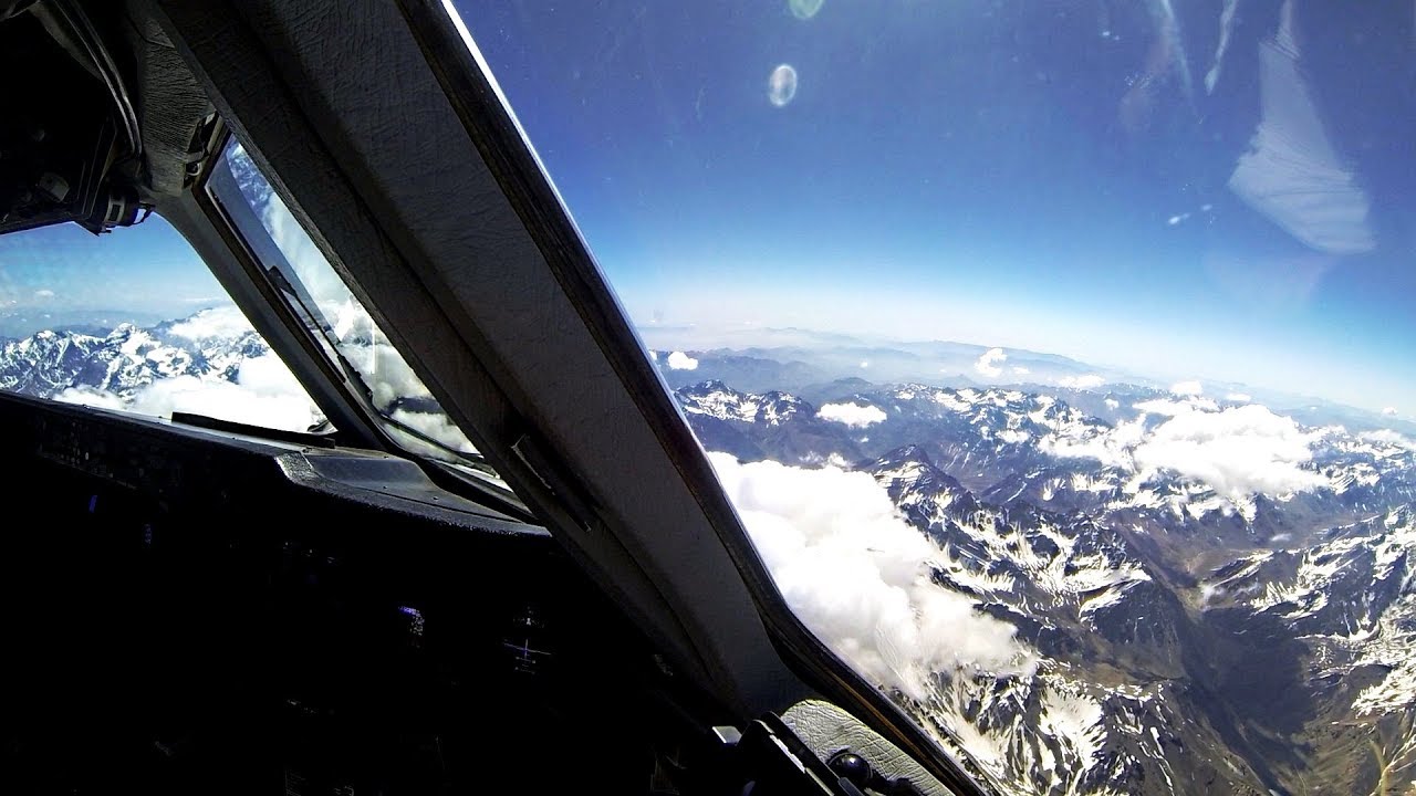 MD-11F Cockpit View Landing in Santiago de Chile