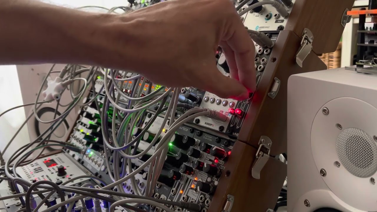 67 Techno groove, filling beats of DOTS with 4TTEN, spectrum is screaming !