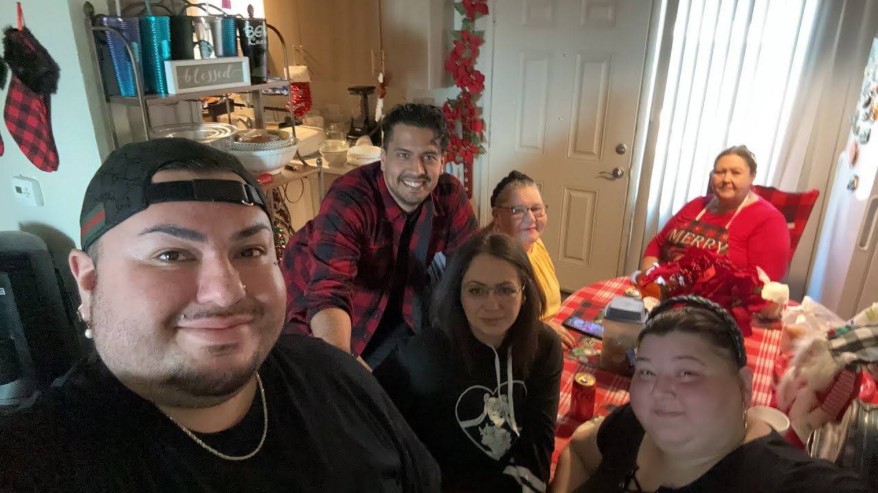 Merry Christmas to my BGA Family! • GREEN POZOLE • Chillin with the Fam Bam