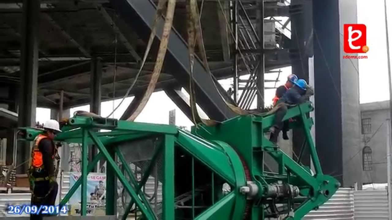Torre BBVA Bancomer en acción: elevan nueva grúa al rascacielos. www.edemx.com