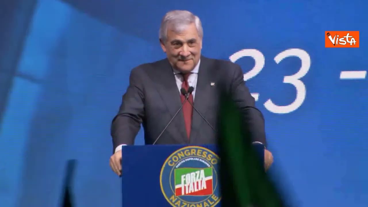 Tajani eletto segretario di Forza Italia: gli applausi dopo la proclamazione