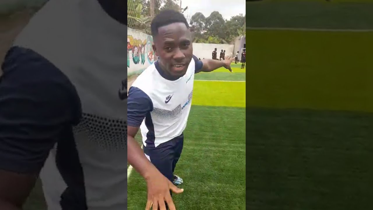 william seugnou distribu les maillots pour la rencontre du match contre Steve fah🏃🏃🏃
