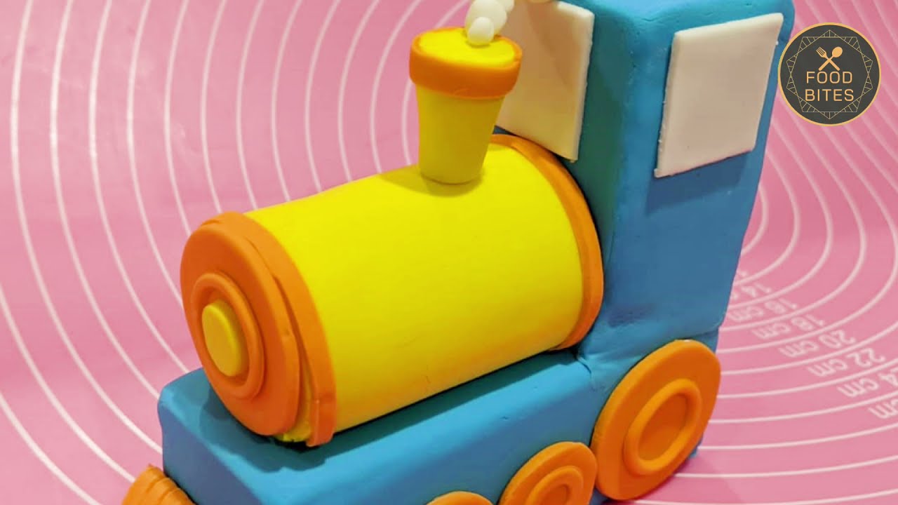 fondant train topper | train cake decorating