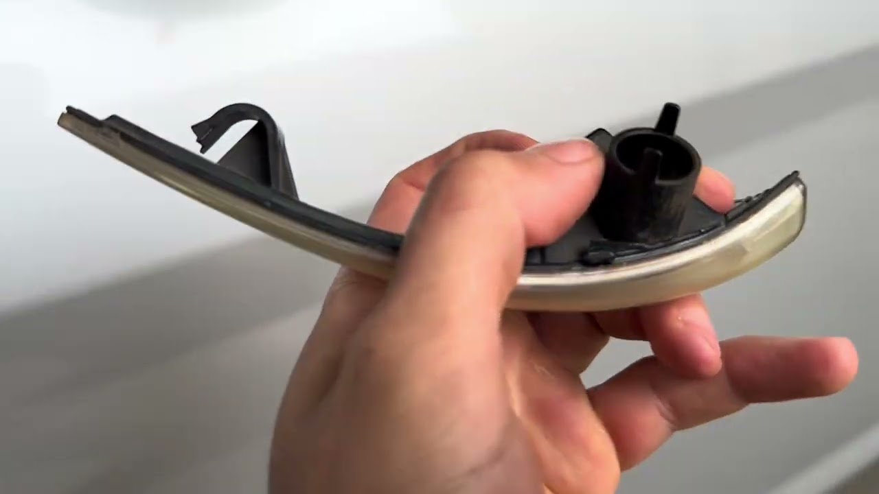 Como trocar as setas originais por setas sequenciais no retrovisor do Ford Focus