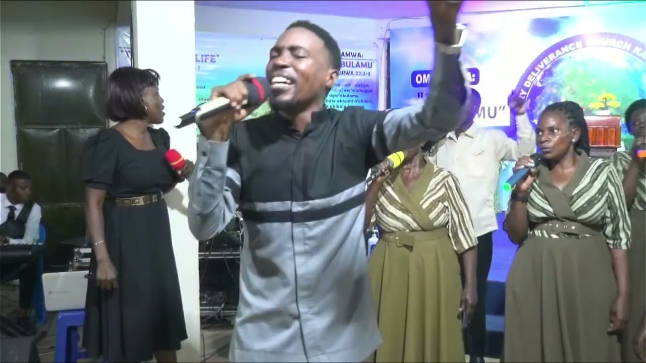 TWALA EKITIBWA NETENDO ( KWEZI GODFREY WORSHIP MEDLEY 