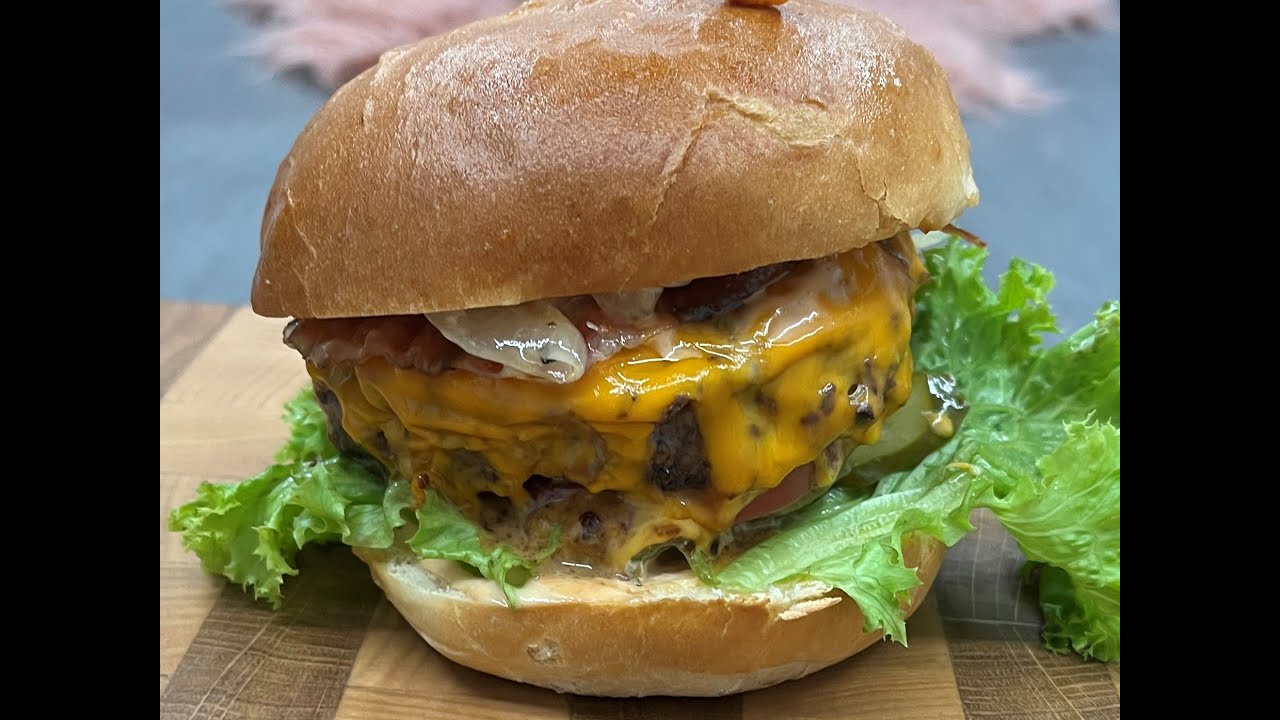 Cheeseburger selber machen / Bacon Burger Klassiker / auf Feuerplatte
