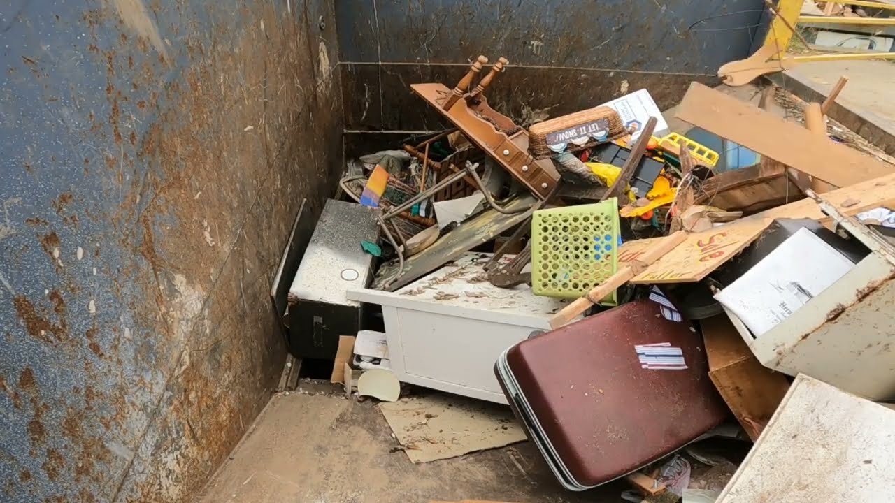 Compactor vs 3 dump trailers mixed garbage