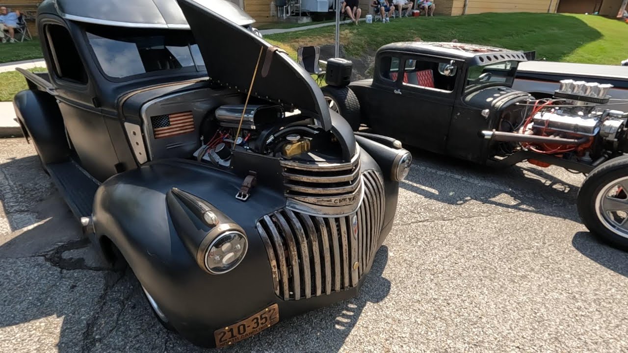 The Curves and Character of a 1945 Chevy Pickup 🇺🇲