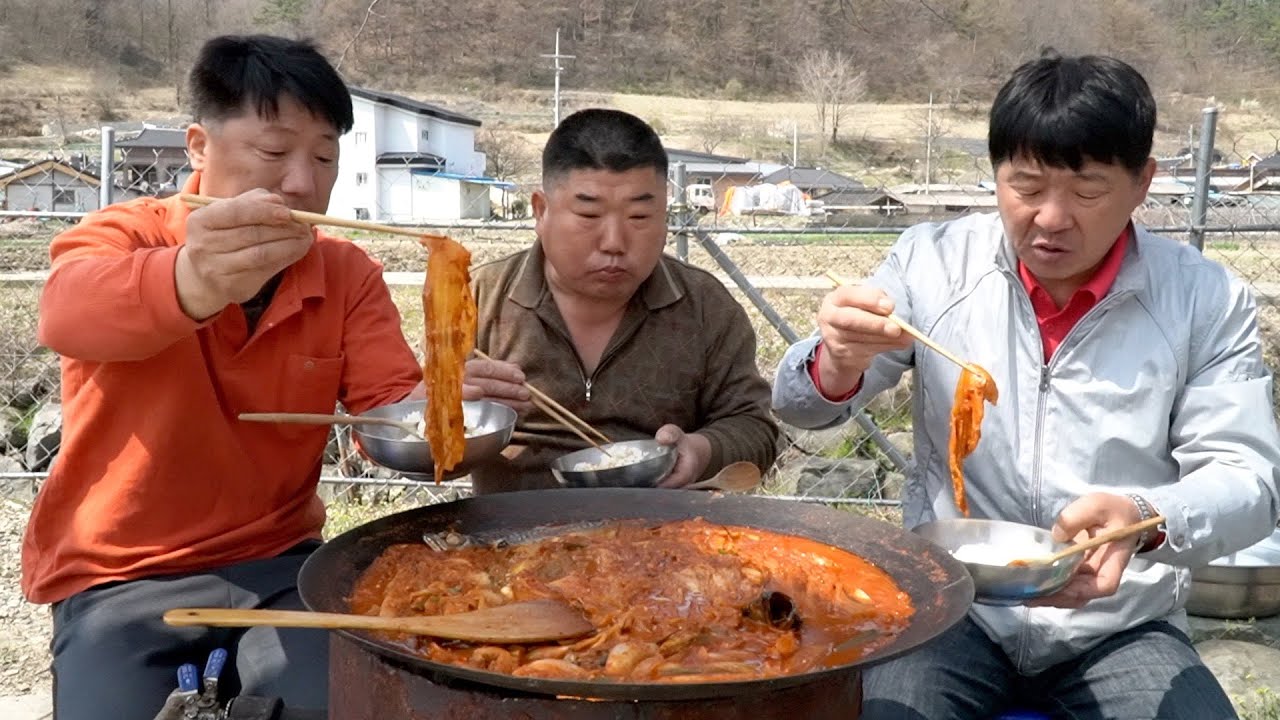 입에 착착 감기는 맛! 밥도둑 간고등어 김치찜 [Braised Mackerel and Kimchi]
