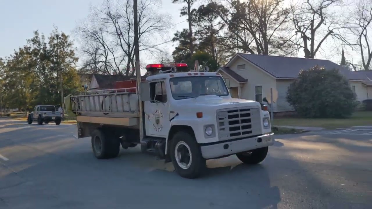 Alapaha and Nashville VFD responding to a reported barn fire on 02-13-22, with POV response.