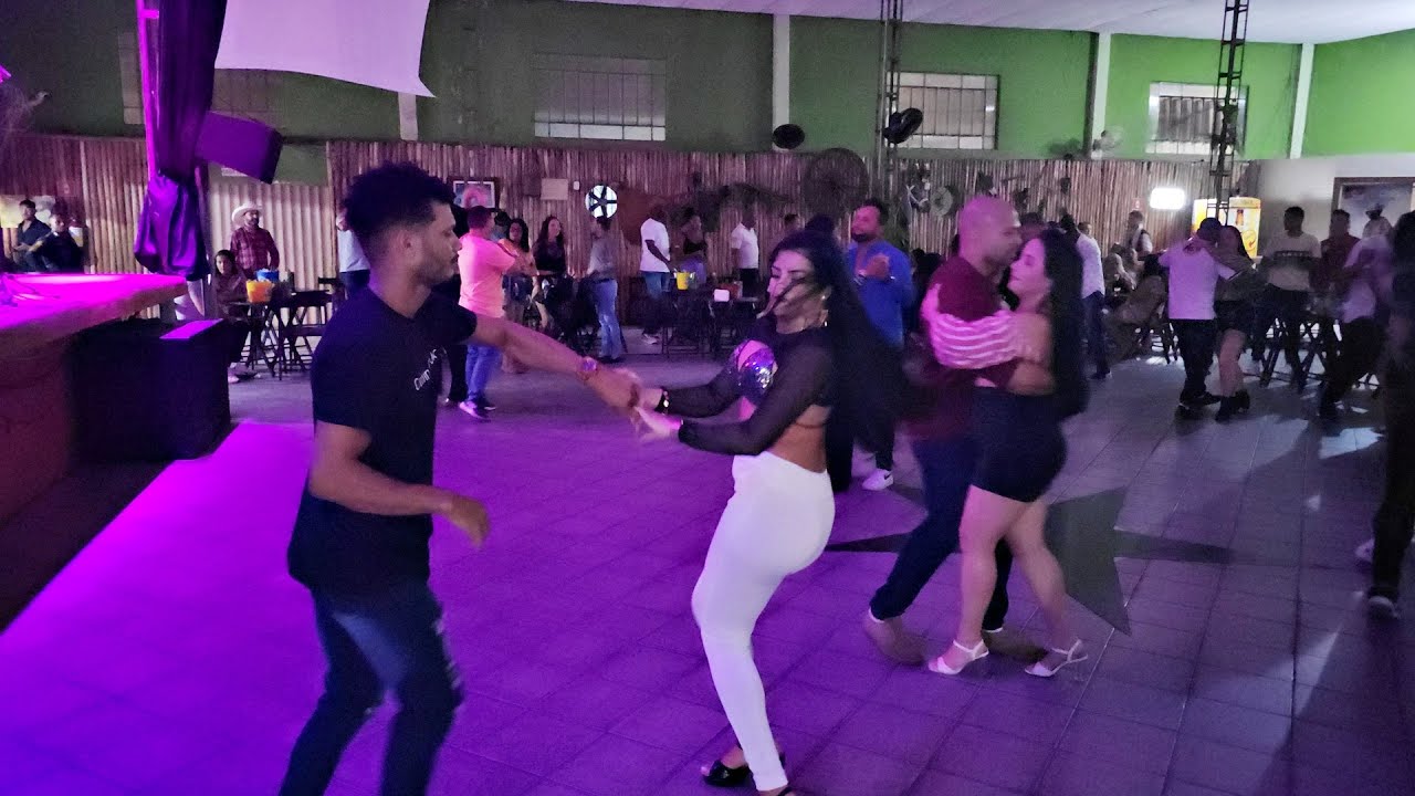 ATENDE O TELEFONE MARIA APARECIDA - DANÇANDO FORRÓ NO BAILÃO DO MAURINHO E RENATO (XOTE)
