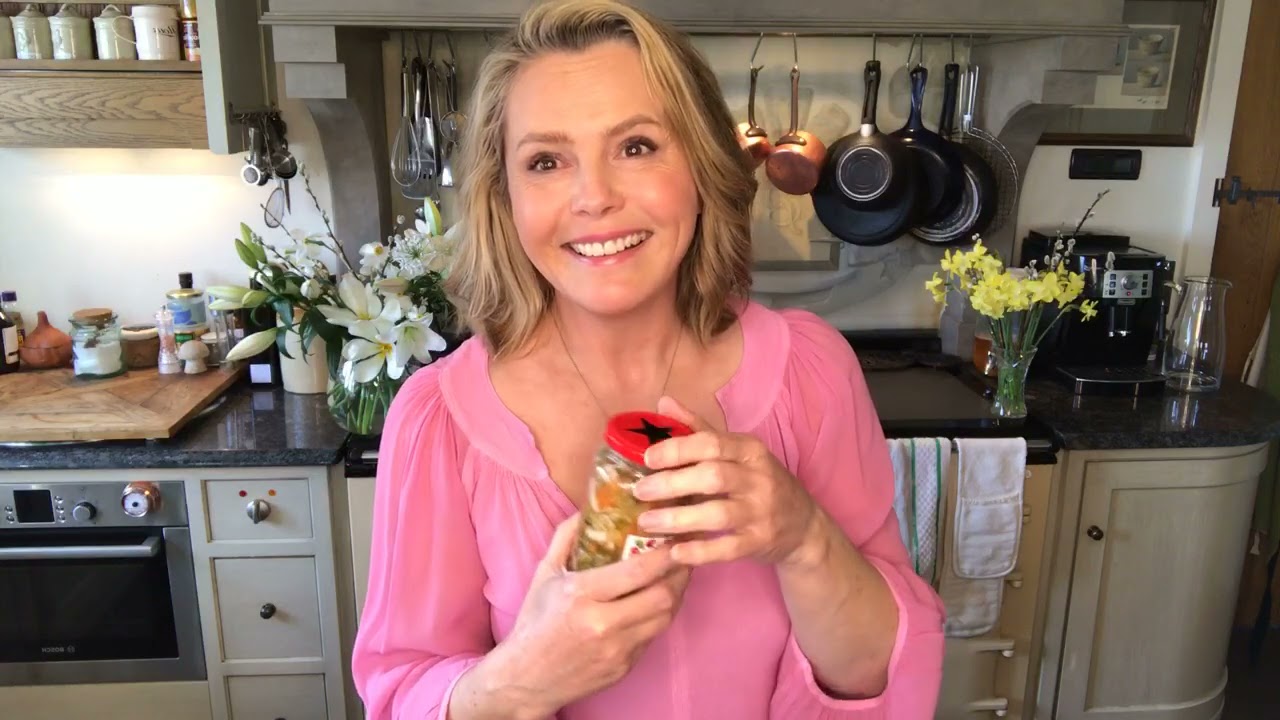 Spring cleaning tips with Microbz Probiotics | Liz Earle Wellbeing