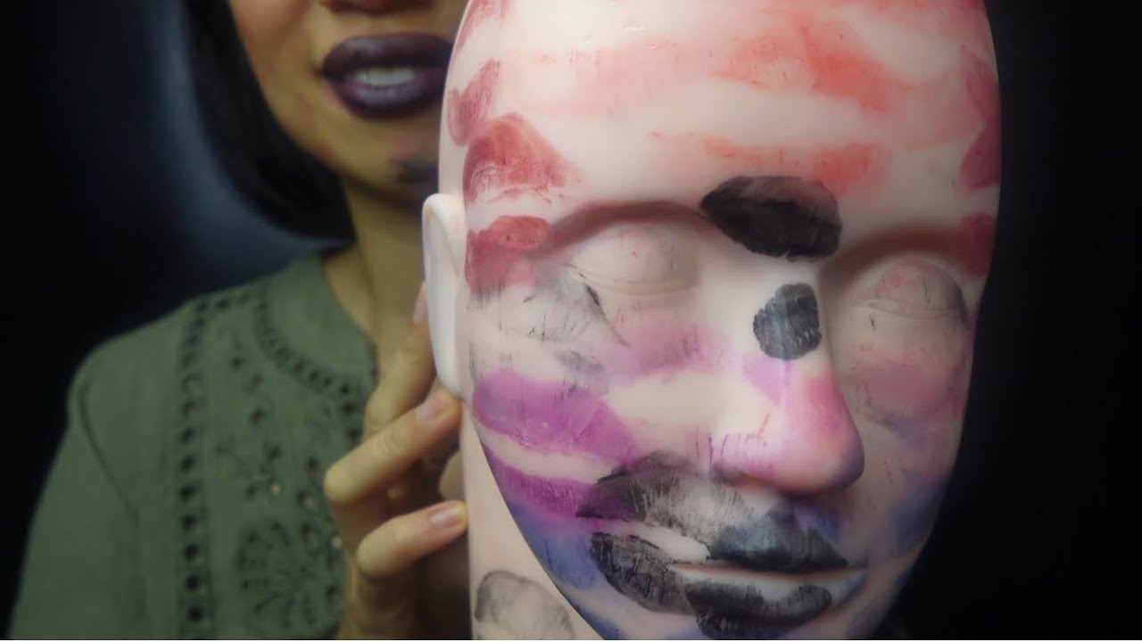 I try out lipstick colors on my mannequin 💄💋